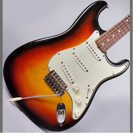 1964 FENDER STRATOCASTER SUNBURST - Garrett Park Guitars
- 1