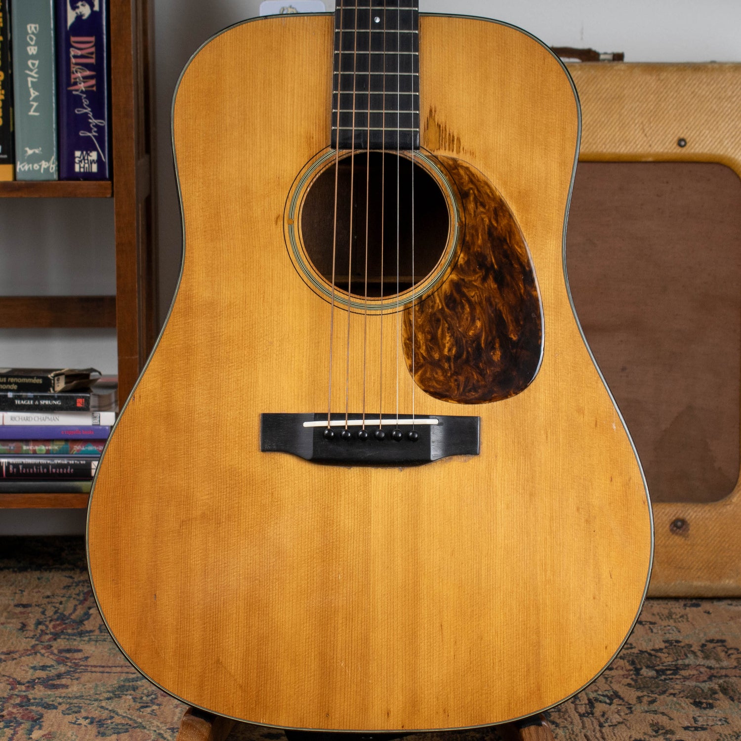 Vintage Gibson & Martin Acoustic Guitars