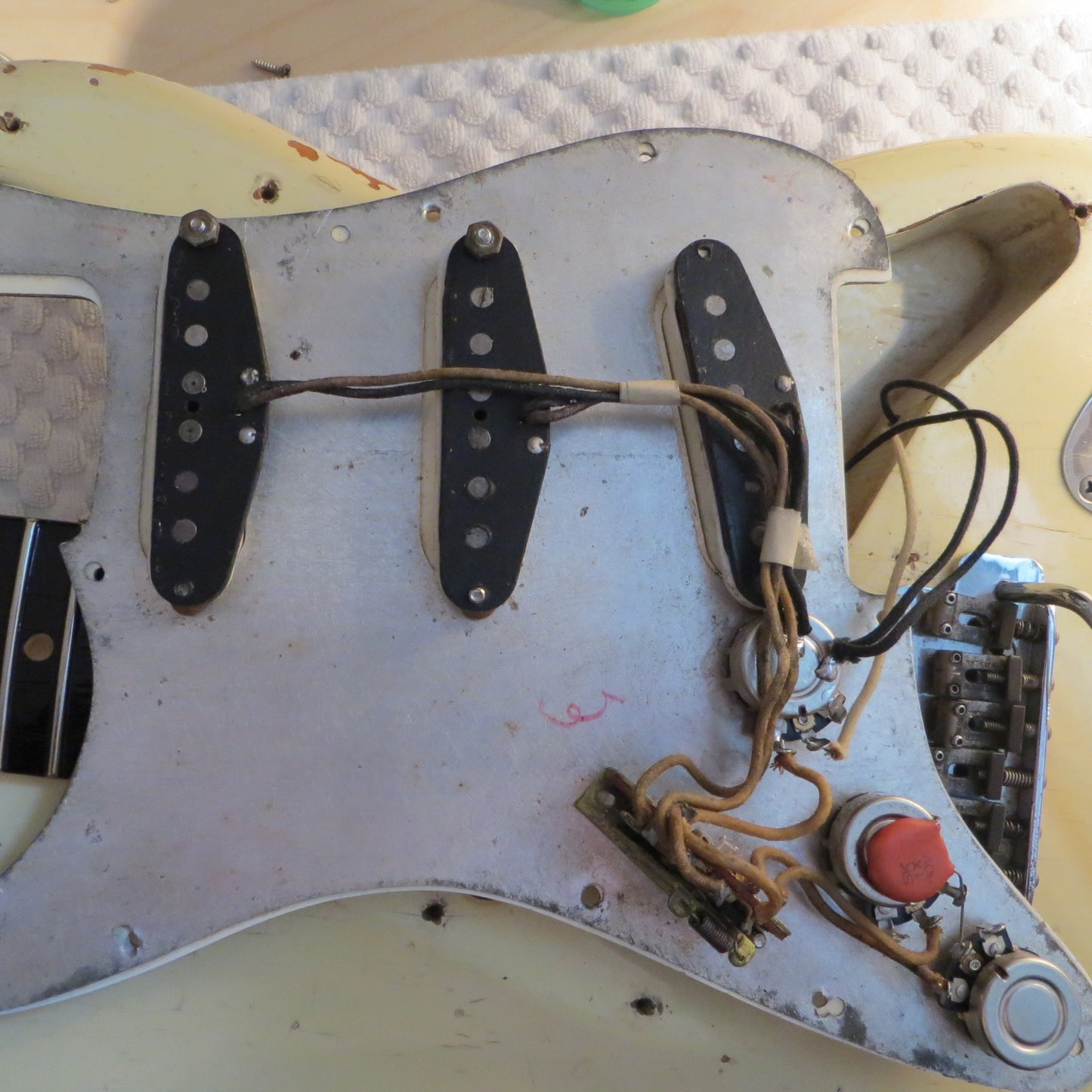 1963 Fender Stratocaster - '65 Factory Olympic White Refinish & Tortoise Pickguard