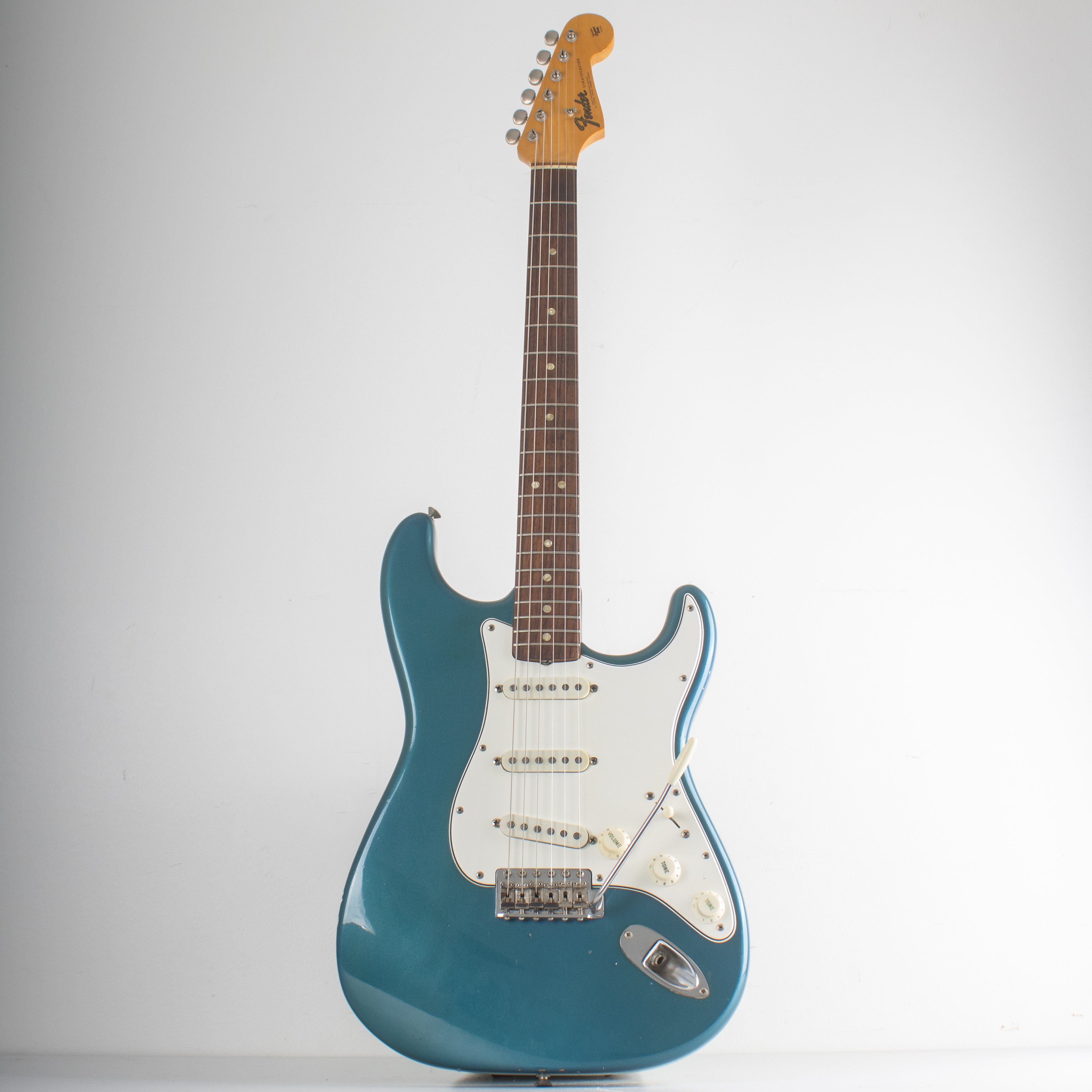 ギター Fender Stratocaster Lake Pracid Blue 1965 Fender Stratocaster in Lake Placid Blue – Garrett Park Guitars