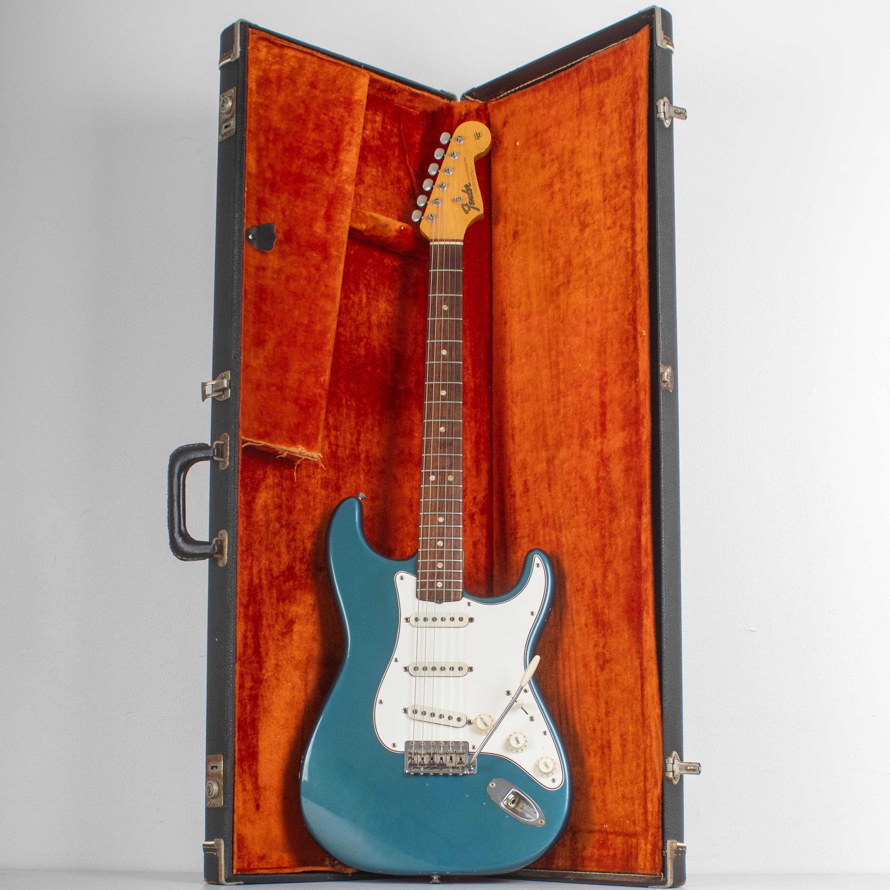 1965 Fender Stratocaster in Lake Placid Blue – Garrett Park Guitars