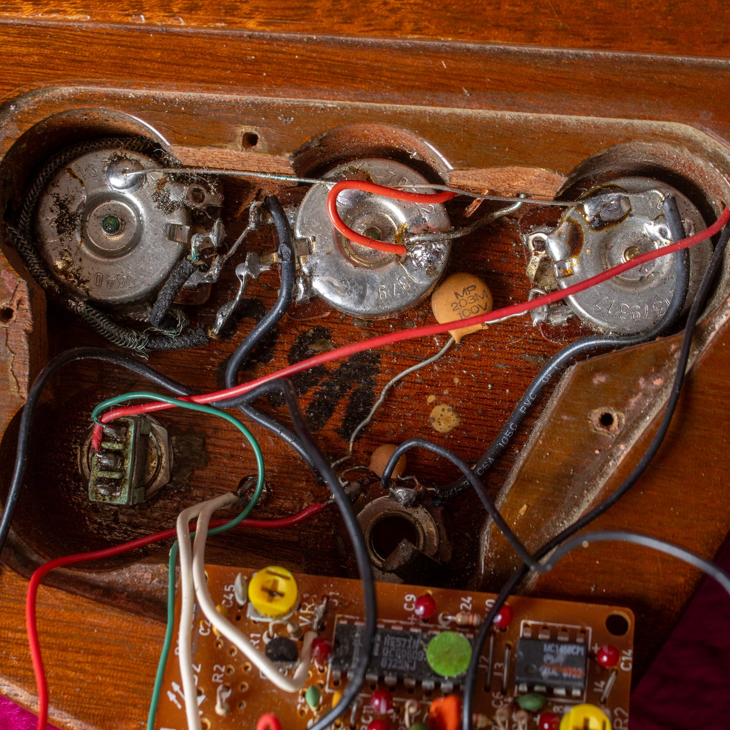 1993 Gibson Thunderbird — Player-Grade