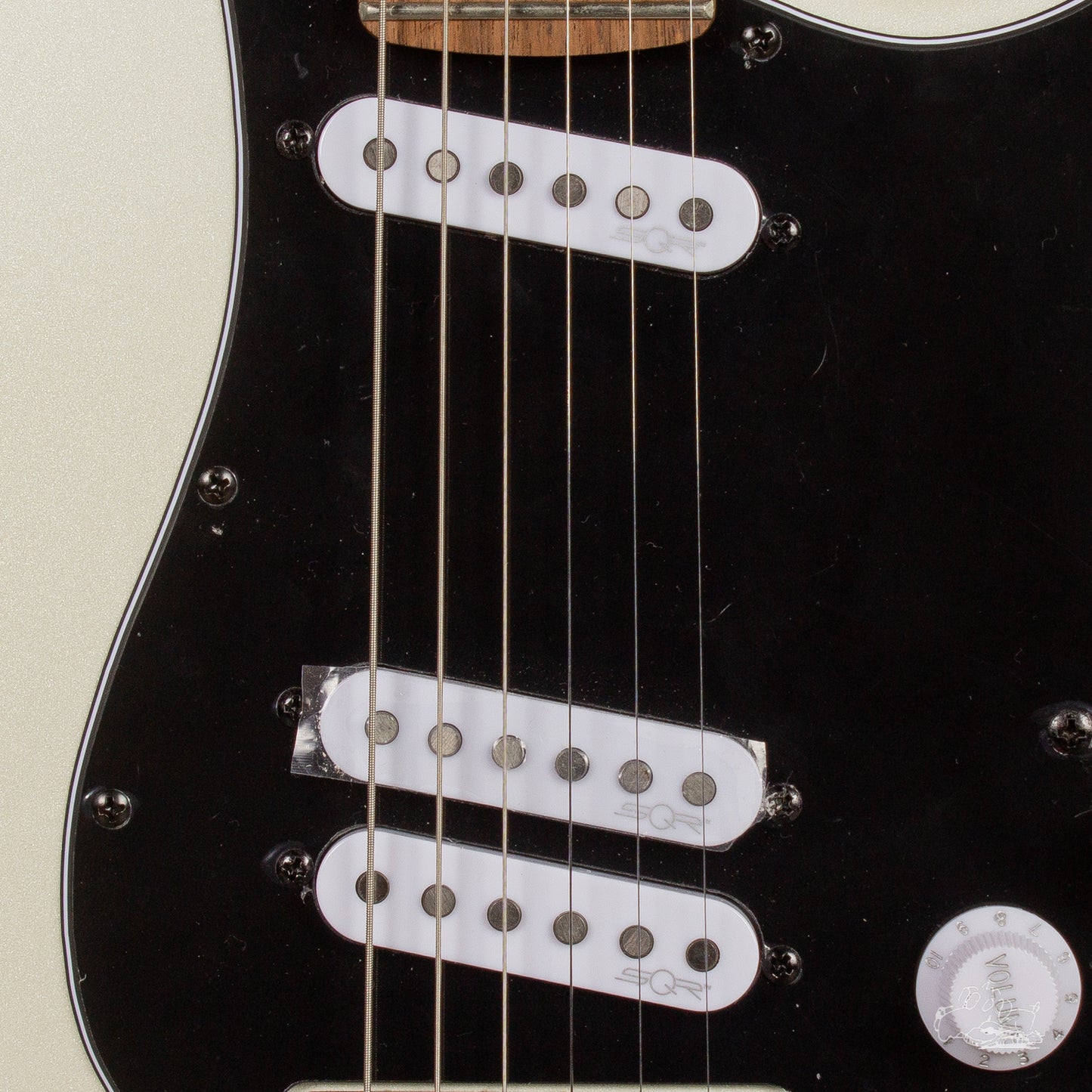 Squier Contemporary Stratocaster® Special HT, Laurel Fingerboard, Black Pickguard, Pearl White (Blemished)