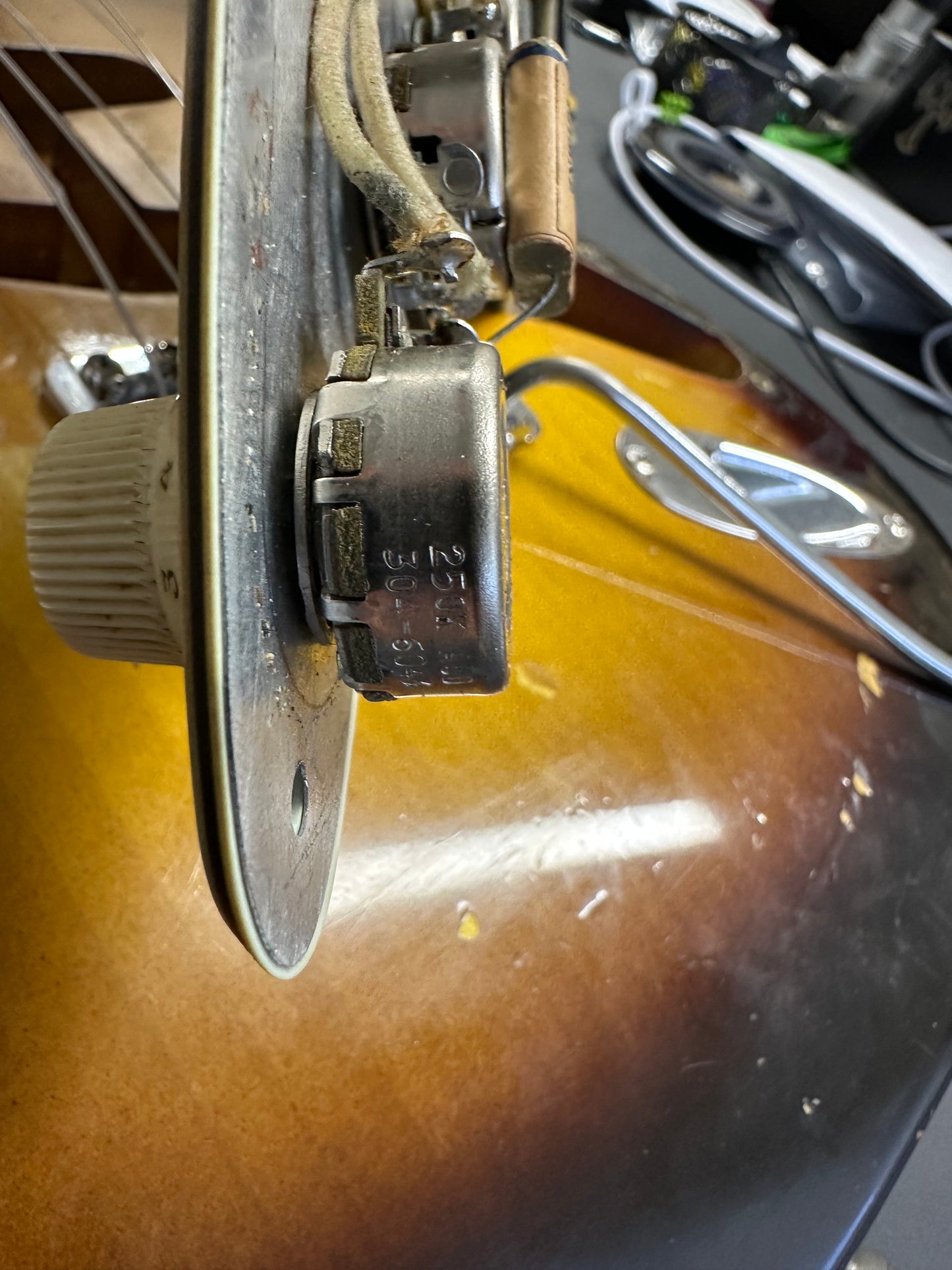 1960 Fender Stratocaster – Mint Green Pickguard