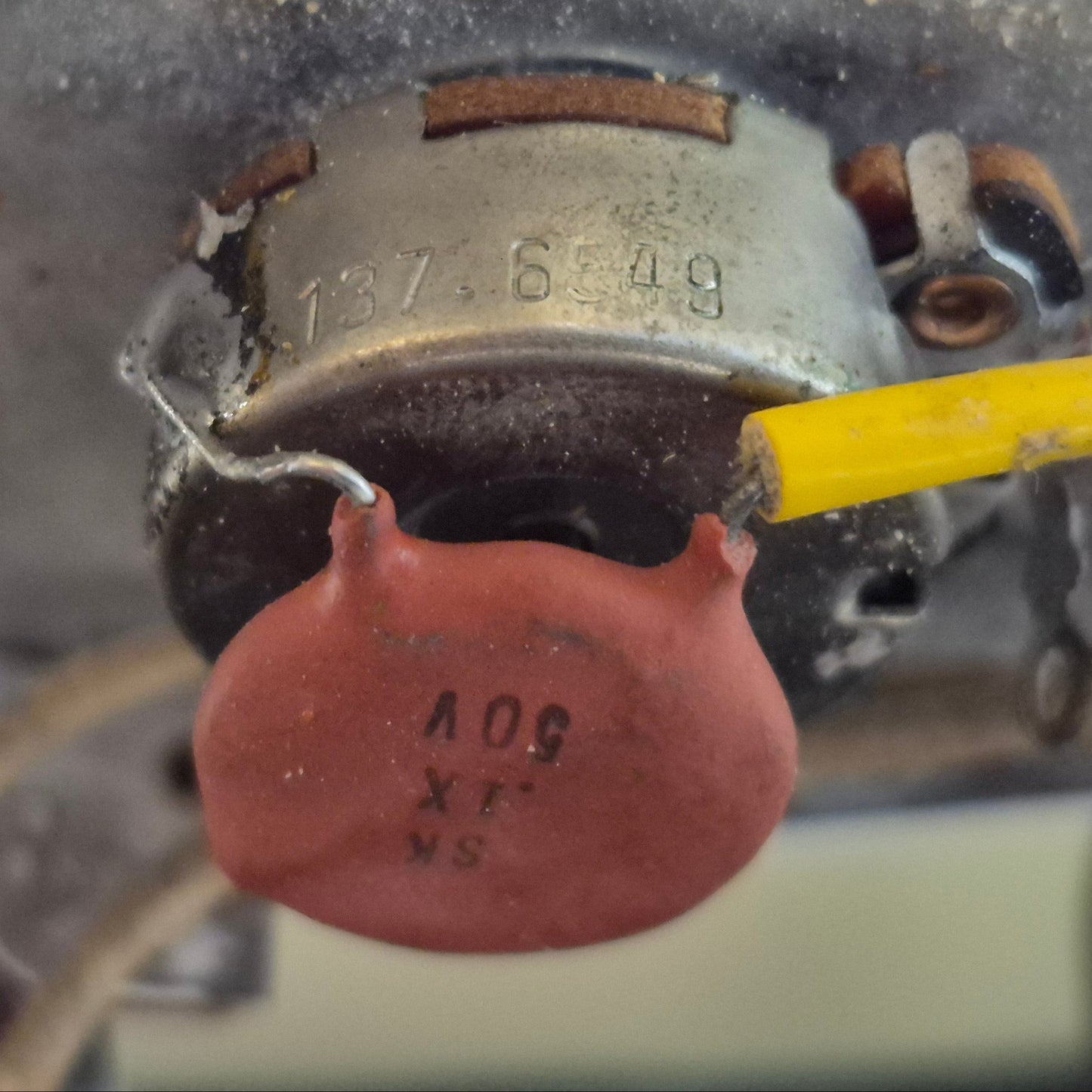 1965 Fender Stratocaster - Original Olympic White